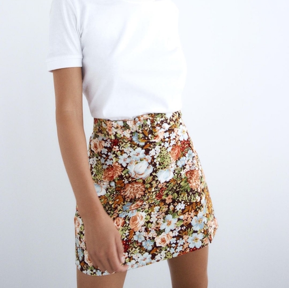 BNWT Zara Velvet Skirt Multicolor - Picture 3 of 3